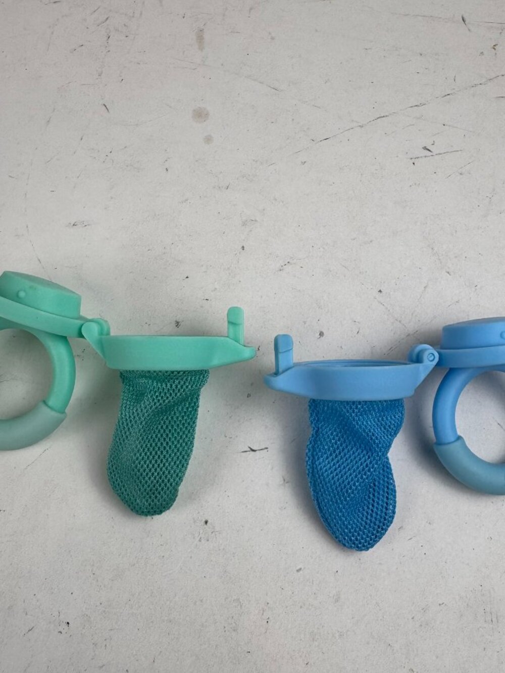 Munchkin Fresh Food Mesh Feeder Lot of 2 Baby Fruit Teether Blue Green